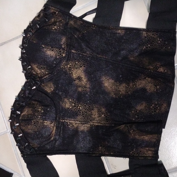 Spiked corset type top - Picture 10 of 14